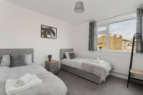 Spacious 5-bed House Just Off A46